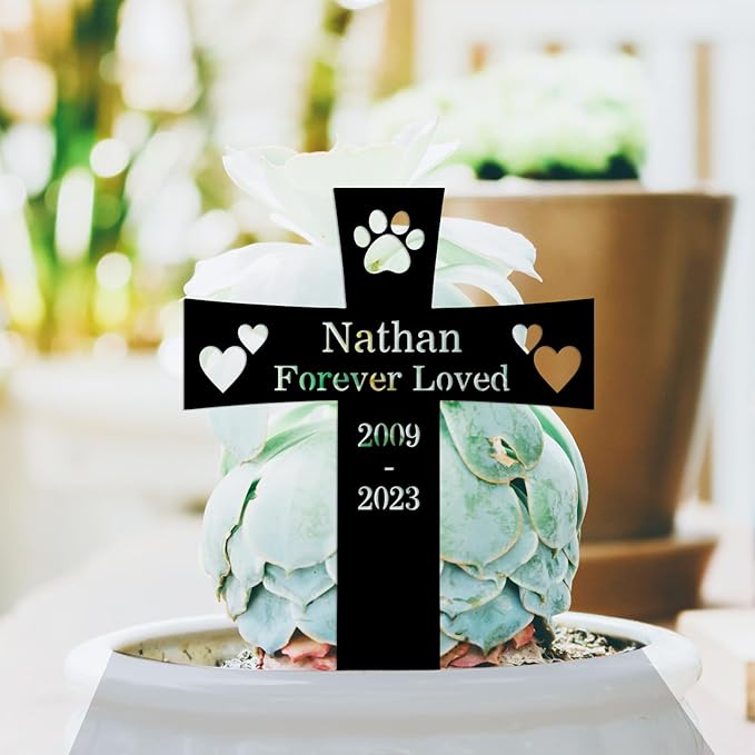 Personalized Cat Dog Memorial Stake Metal Outdoor Grave Marker with Paw and Hearts, Custom Cat Dog Name Memorial Grave Marker Cross Stake, Customized Pet Memorial Garden Stake Marker