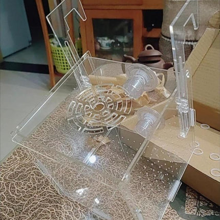 Acrylic Fish breeding Box, Acrylic Fish Isolation Box, Fish Separator for Aquarium, Hatchery Incubator with Suction Cups for Small Baby Fishes Shrimp Clownfish Guppy (5.9 * 5.9 * 5.9inch)