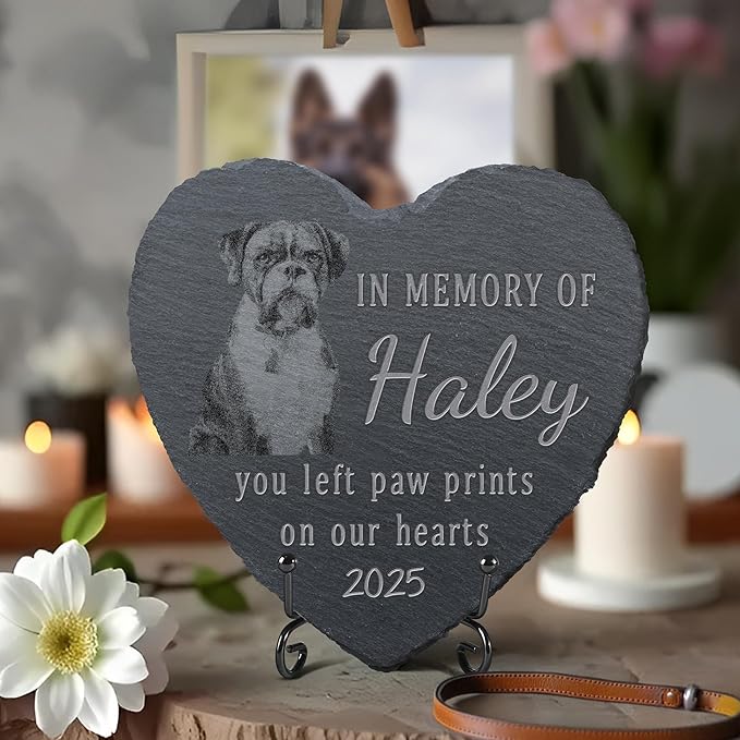 Personalized Pet Memorial Stone, Dog Memorial Gifts, Pet Loss Sympathy Gift, in Memory of Dog Cat - Paw Prints On Our Hearts（Heart）