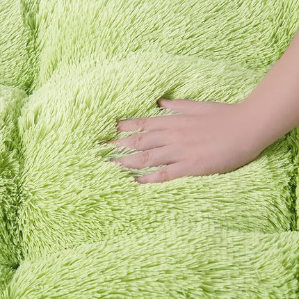 EHEYCIGA Fluffy Dog Crate Bed for Medium Dogs, Plush Faux Fur Crate Pad, Calming Anti Anxiety Medium Dog Bed, Washable Soft Warm Mat with Non-Slip Bottom, Green