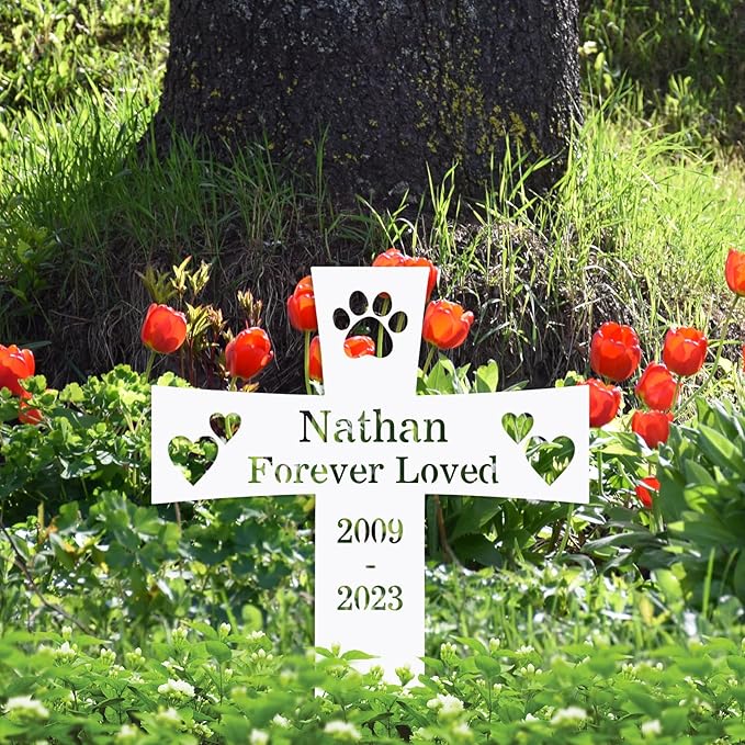 Personalized Cat Dog Memorial Stake Metal Outdoor Grave Marker with Paw and Hearts, Custom Cat Dog Name Memorial Grave Marker Cross Stake, Customized Pet Memorial Garden Stake Marker