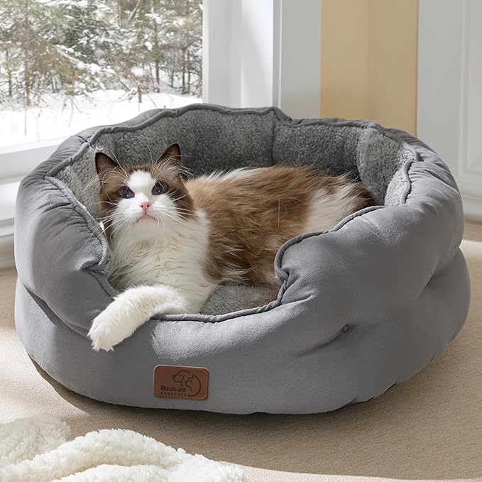 Bedsure Self Warming Cat Bed - Round Cat Beds for Indoor Cats, Washable Pet Bed for Puppy and Kitten with Slip-Resistant Bottom, 20 Inches, Self Warming Grey