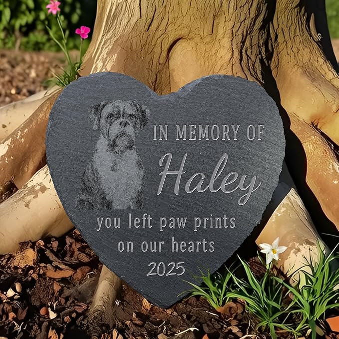 Personalized Pet Memorial Stone, Dog Memorial Gifts, Pet Loss Sympathy Gift, in Memory of Dog Cat - Paw Prints On Our Hearts（Heart）